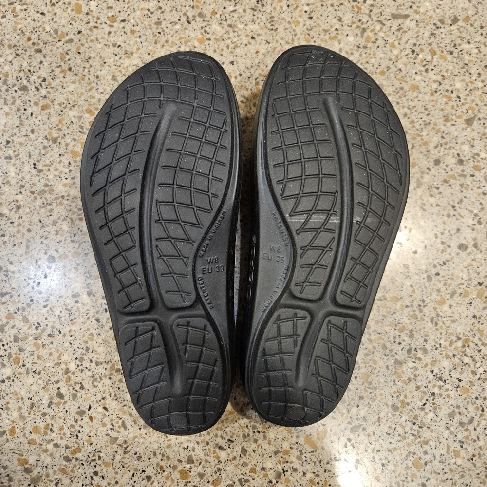 OOFOS SZ 8 OOLALA Black Sandal Thong Comfort Support Absorbs Impact - Picture 8 of 9